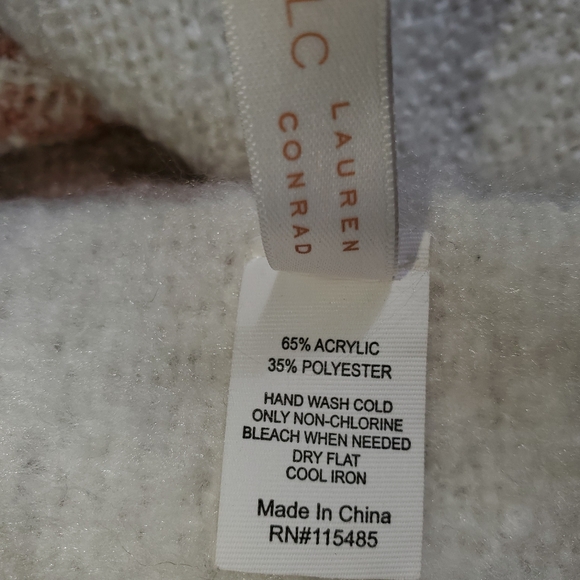 542- LC Lauren Conrad Long fringed scarf soft warm worn oblong 80x18 pink cream - Picture 3 of 6